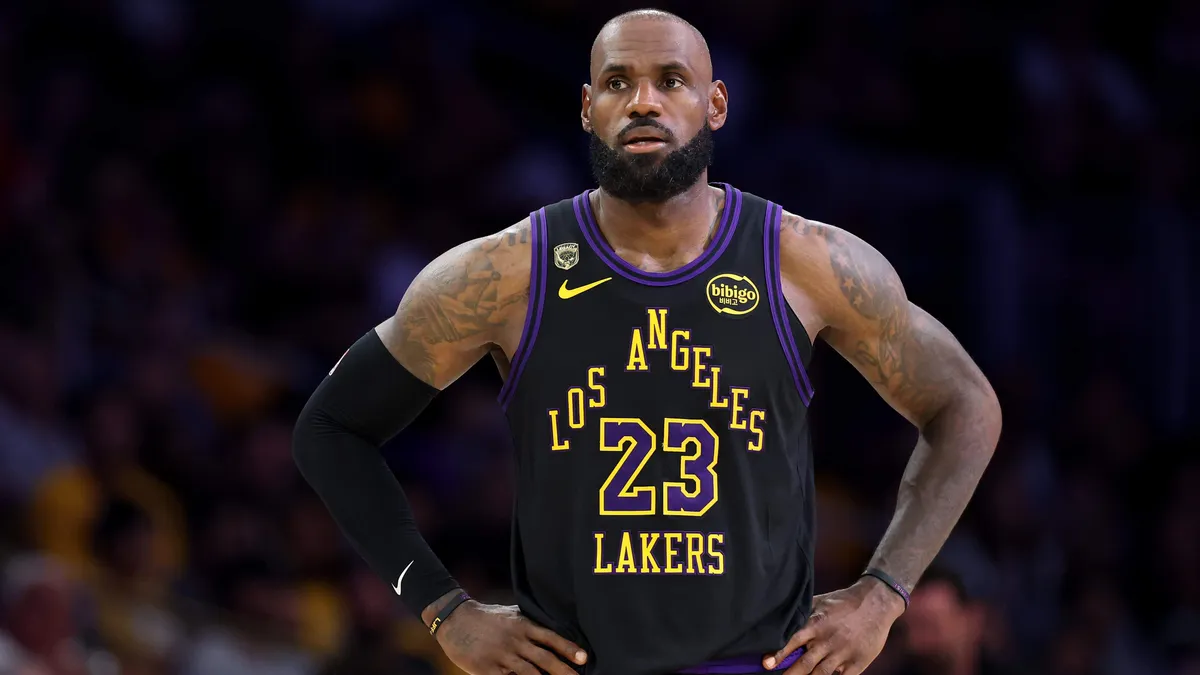 Warriors Rookie Pitches LeBron James on Joining Golden State