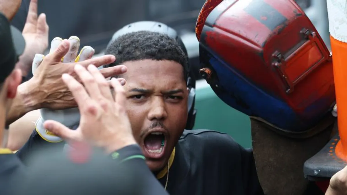 Pirates' Esmerlyn Valdez Crushing Home Run Records