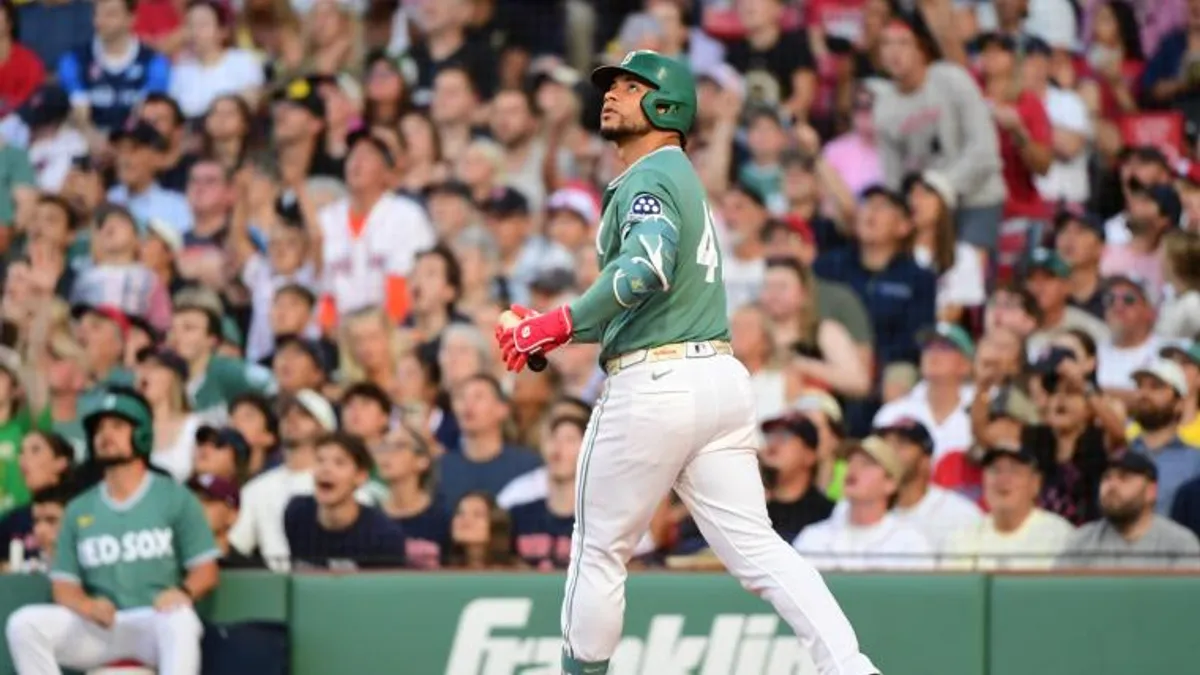 Red Sox Extend Historic Winning Streak to 11 Games