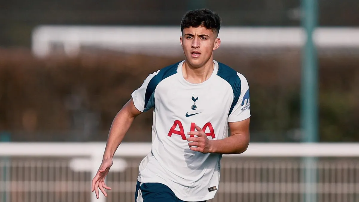 Teen Defender Makes Surprise Switch from Tottenham to Arsenal