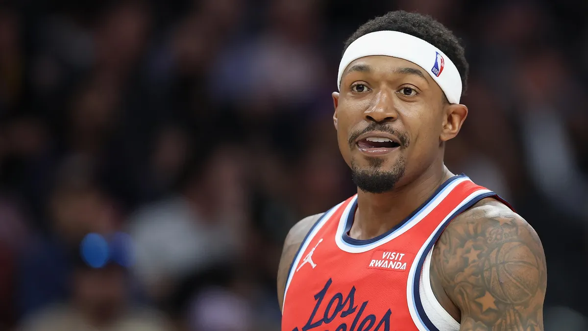 Bradley Beal Stays with Clippers