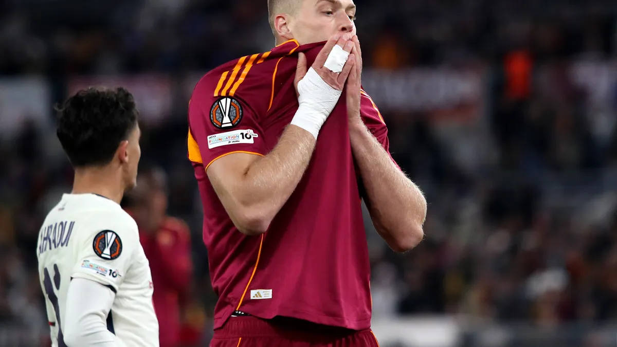 Ajax Eyeing Move for Out-of-Favor Roma Striker Dovbyk