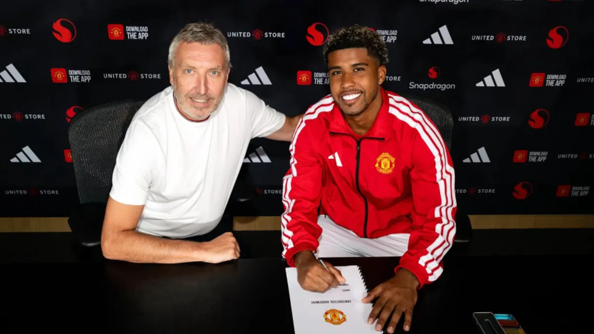 Manchester United Secure Andrey Santos Deal