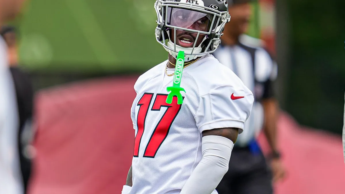 Three Former Georgia Bulldogs Shine in Falcons Training Camp Receiving Corps