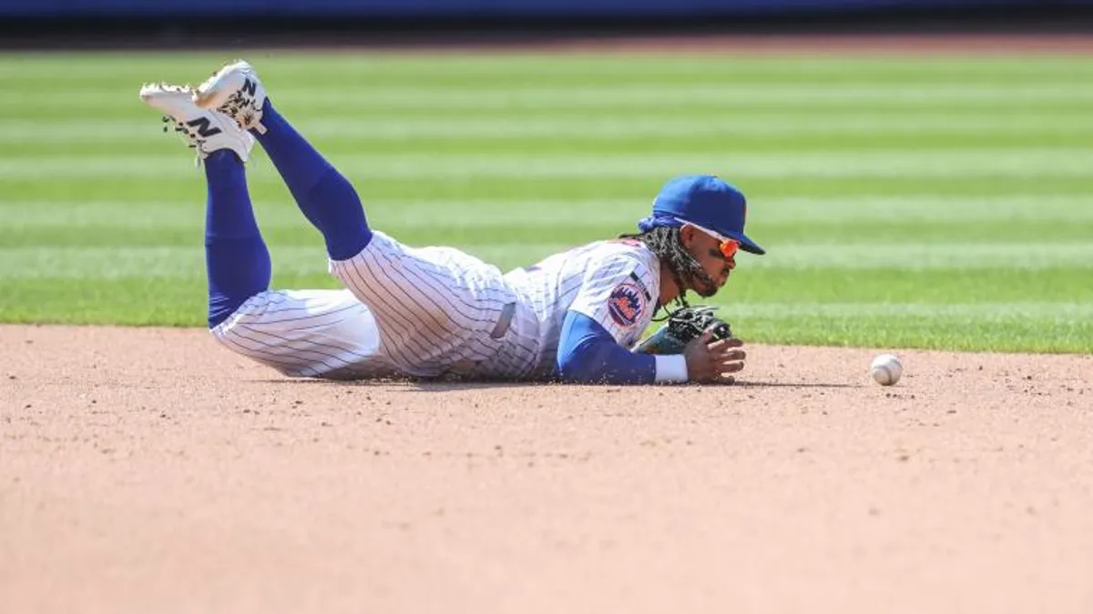 Lindor's Miscues Aid Red Sox's Extended Run