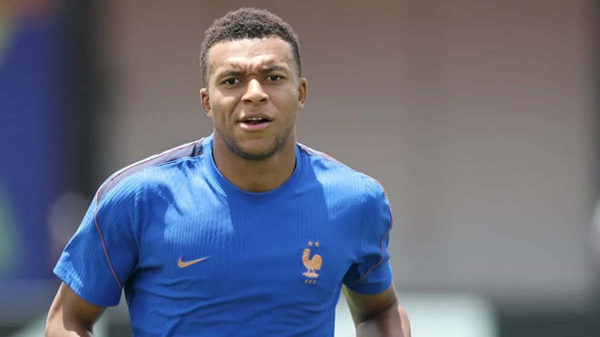 Mbappé Injury Concern Looms for France Ahead of Spain World Cup Semifinal