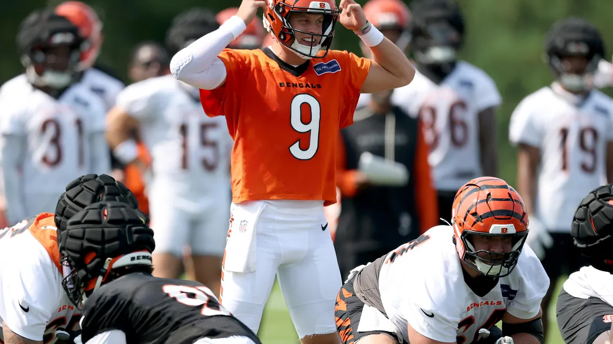 Hall of Famers Visit Bengals Camp as Game Week Begins