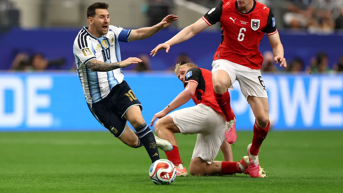 Austrian Midfielder Schlager Now a Free Agent After Celtic Interest