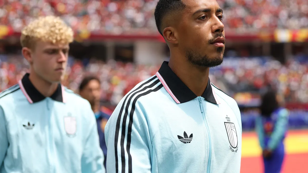 Manchester United Reportedly Move for Aston Villa Midfielder
