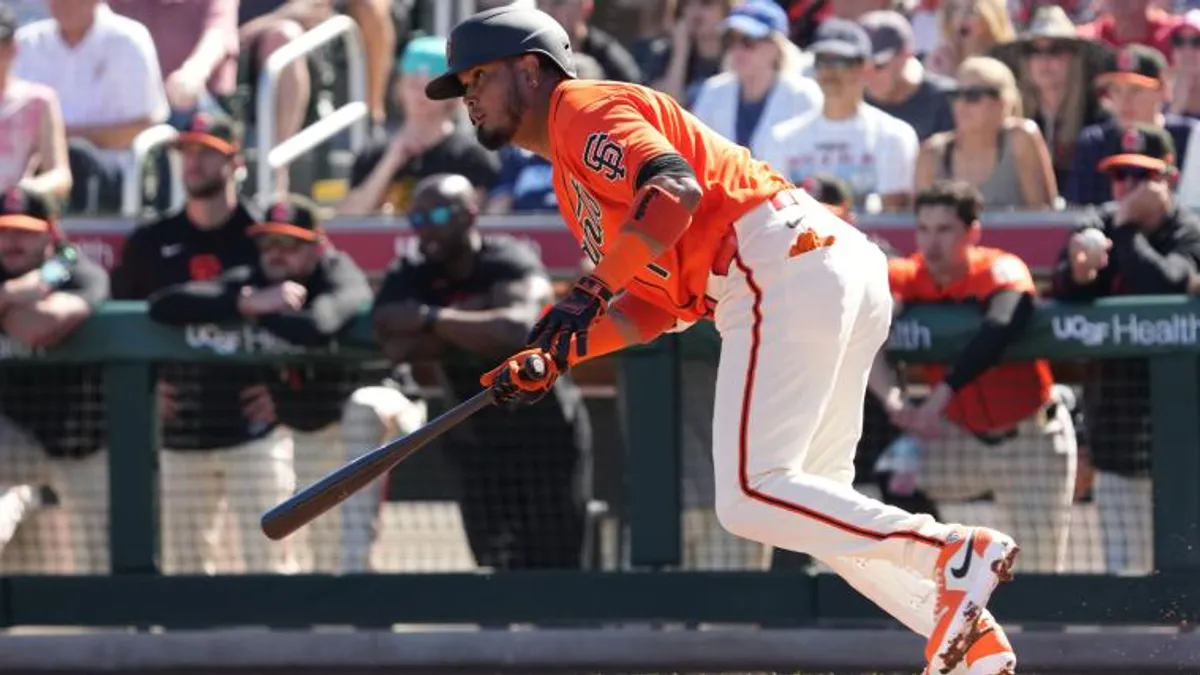 Rays Eye Giants Infielder as Trade Deadline Contingency