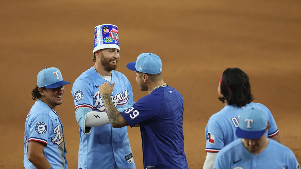 Rangers Edge Astros in High-Scoring Affair