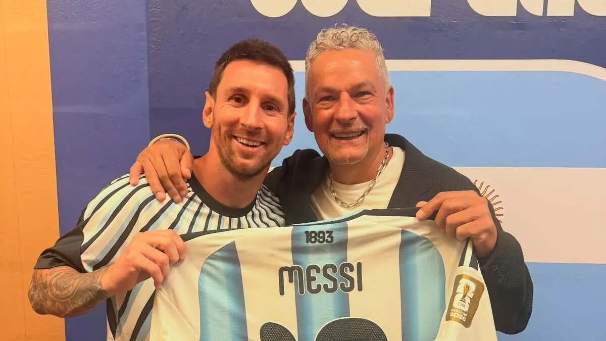 Messi Honours Baggio with Argentina Shirt Post-World Cup Clash
