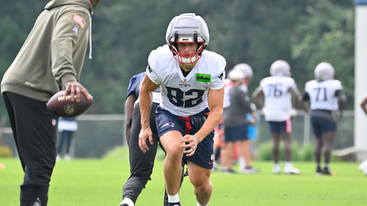 Rookie Tight End Eli Raridon Showing Progress at Patriots Camp